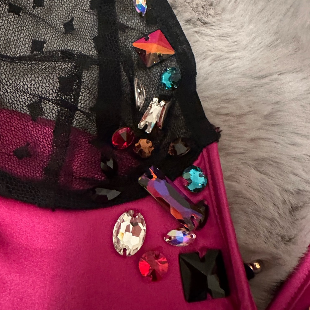 Damaris Chiacchiere Black Silk Square Pattern MeshV-Plunge Jeweled PinkSatin Bra - Picture 11 of 16